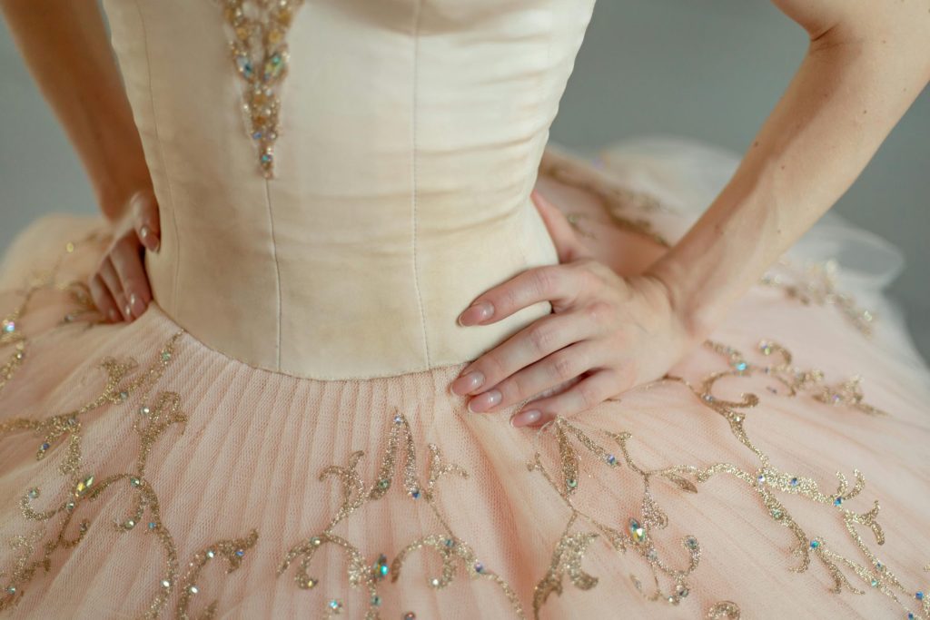 Photo - A woman with a thin waist wearing a dress